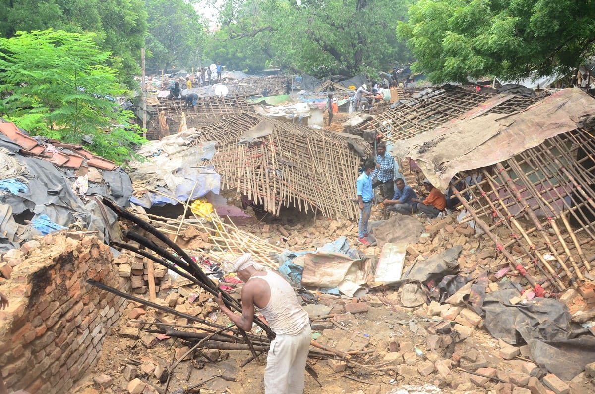 Railway vacated the land near the Naini bridge by demolishing the settlement