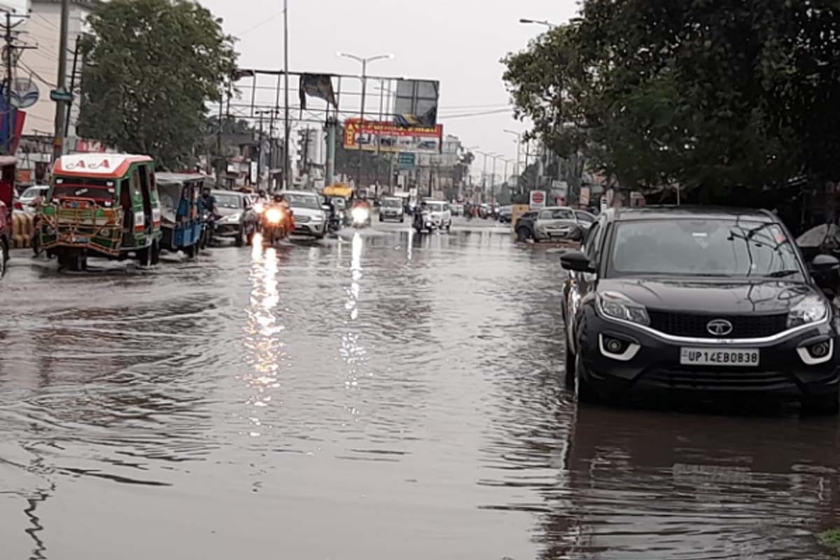 weather update: Rain with strong winds in western UP, city roads flooded