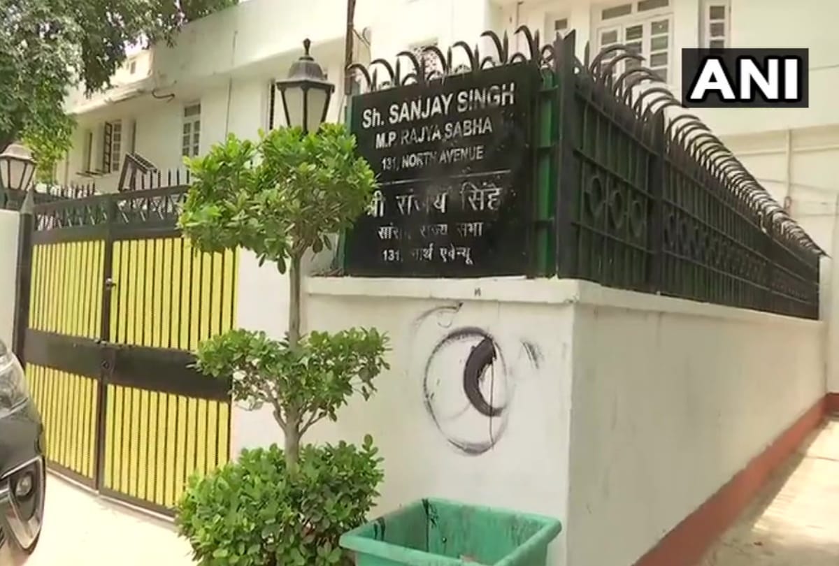 AAP MP sanjay singh house attack destroyed name plate all update