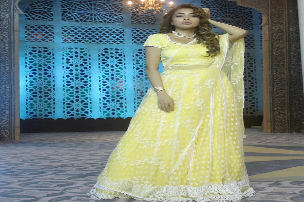 beautiful and budget lehengas of tina duttta in hindi
