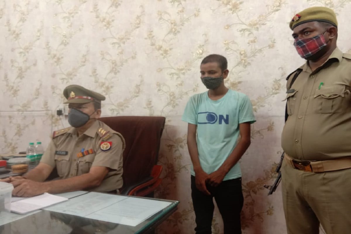 Varanasi crime news: Employee stole money from manager room, accused arrested with one lakh 70 thousand cash