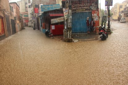 Weather Update: Clouds in the sky in Purvanchal including Varanasi, there is a possibility of heavy rain even today