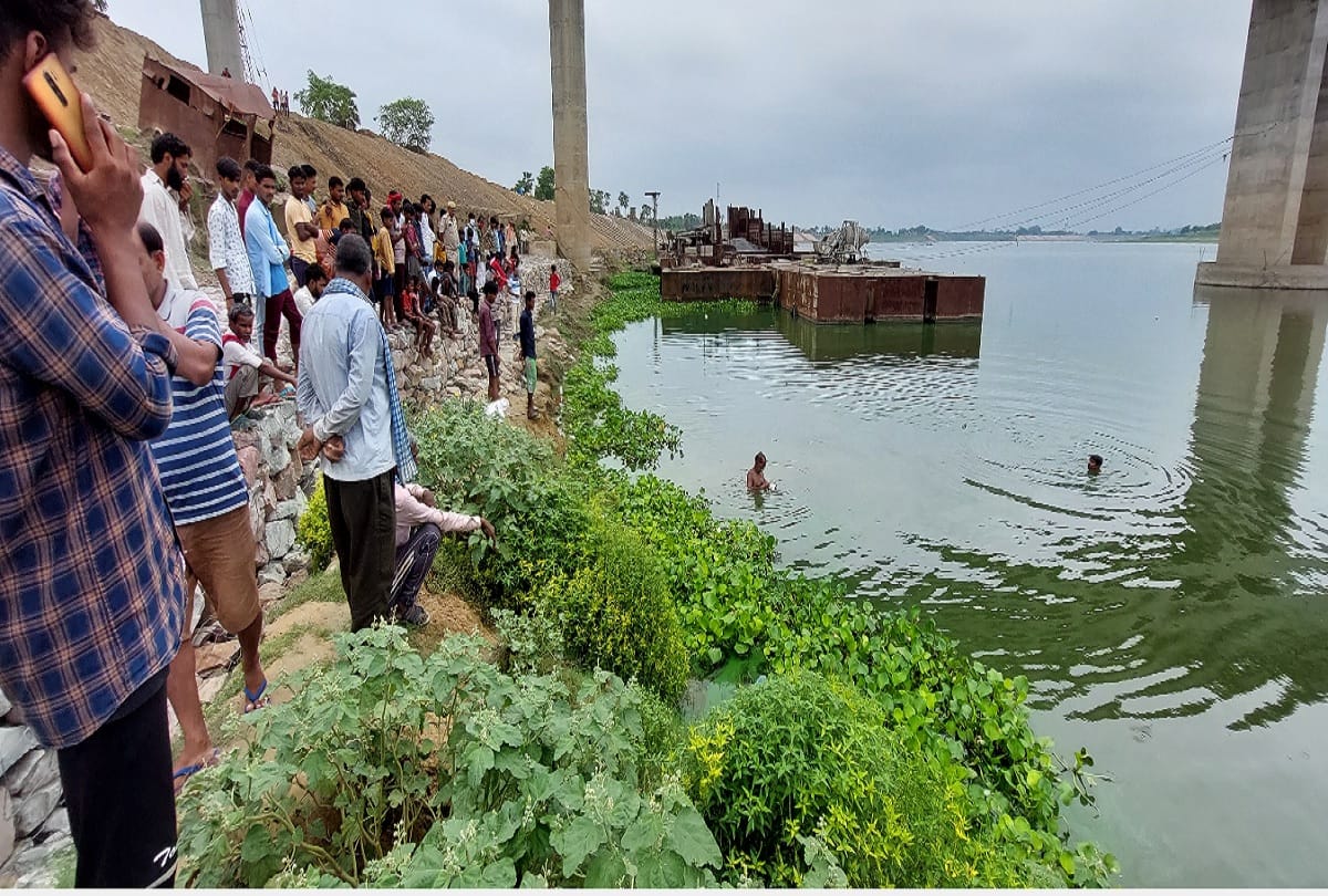 Mau resident 12th student Dead body found in Ghazipur who missing from four days  injury marks at many places