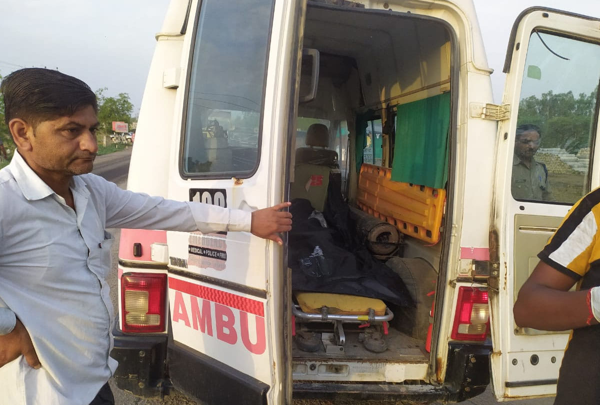 Fire broke out after two trucks collided hard, two people burnt alive