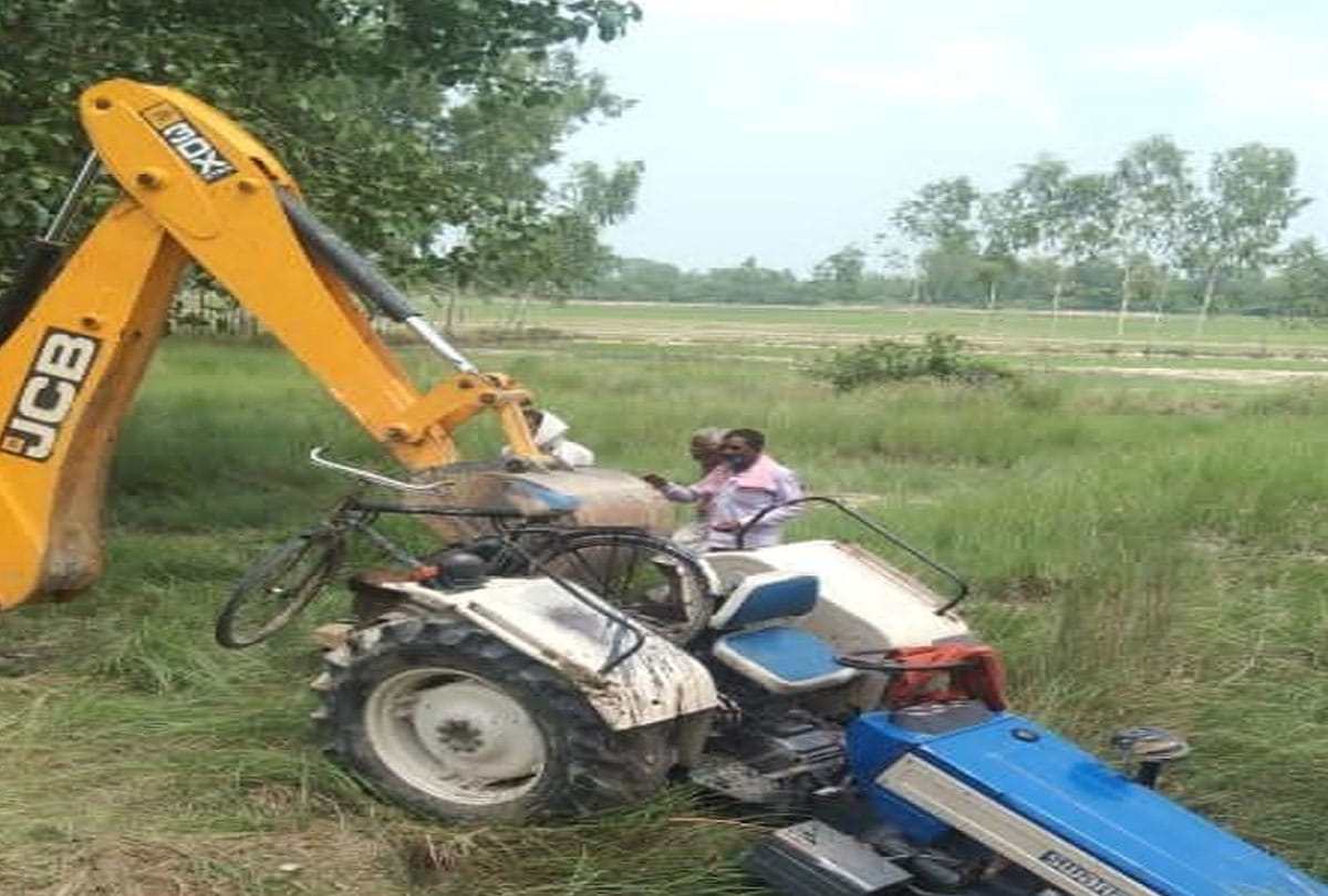 father and son died in road accident in hardoi