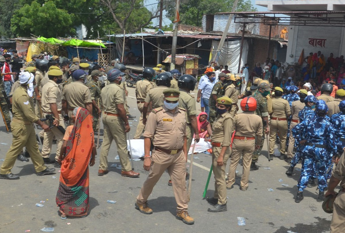 Uproar over death of youth in road accident, dispute between villager and police