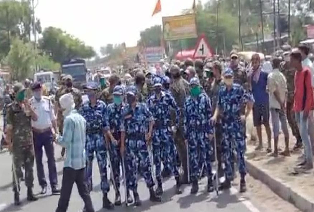 Uproar over death of youth in road accident, dispute between villager and police