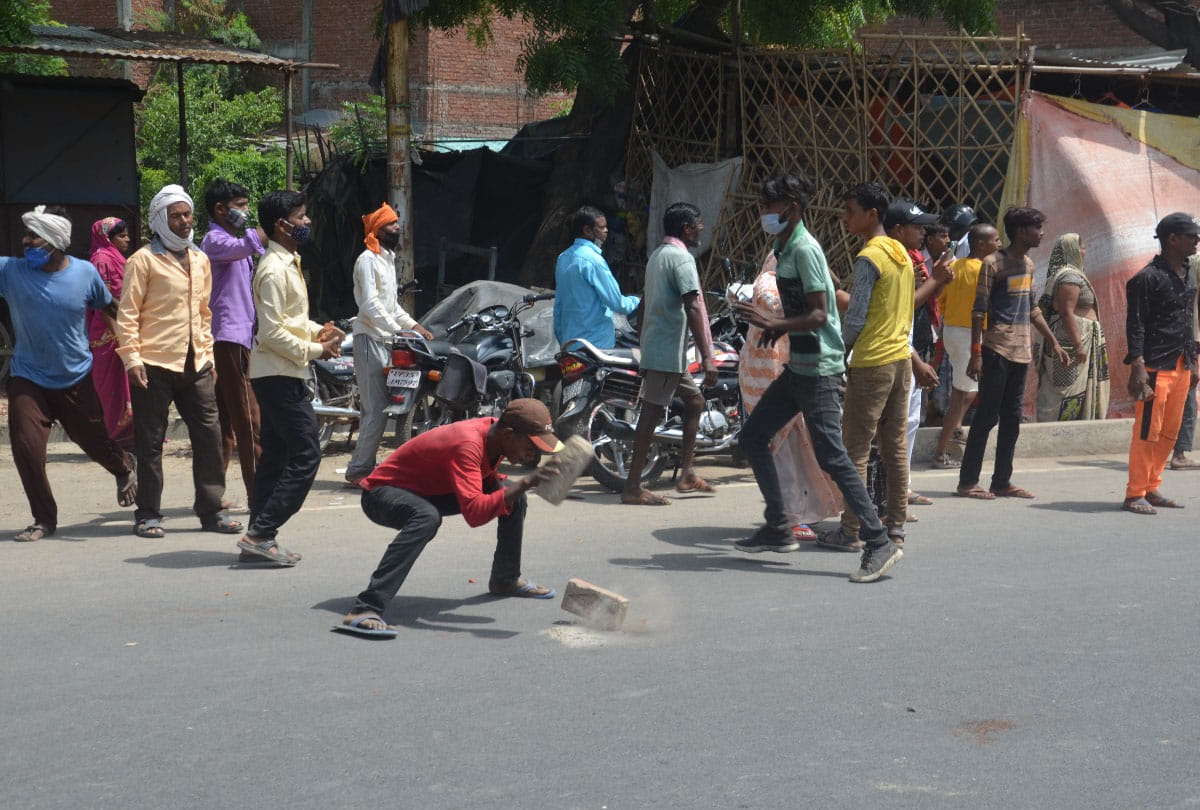 Uproar over death of youth in road accident, dispute between villager and police