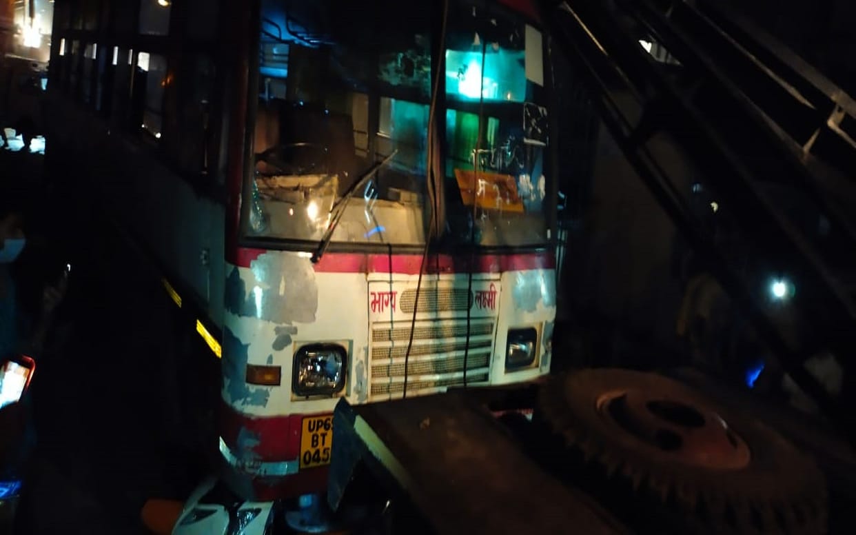 Accident in varanasi overspeed  bus of roadways tramples passersby four injured including mother and son