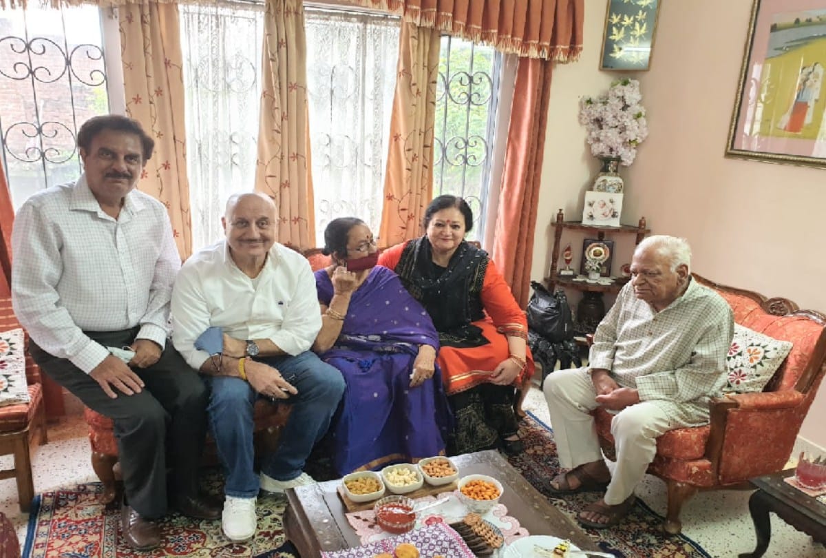 Actor Anupam Kher reached Solan to meet friend
