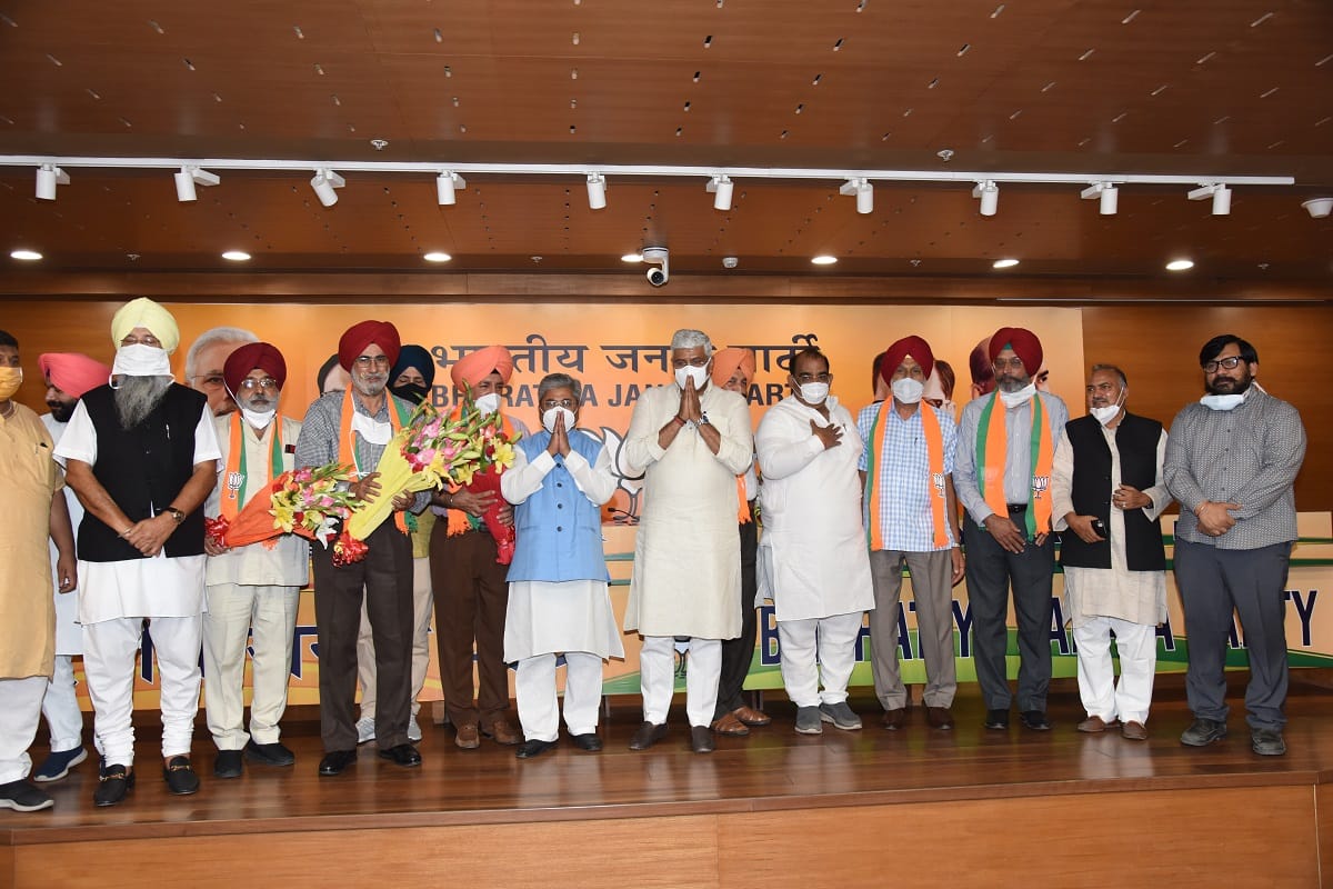 Political leaders are switching the parties ahead of assembly elections in 2022