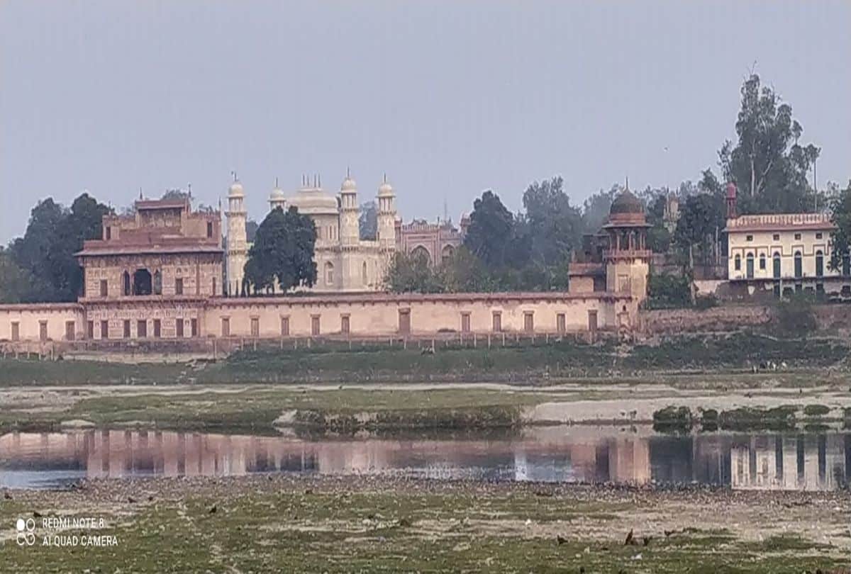 Pollution In Yamuna River Due To Sewer Drains In Agra