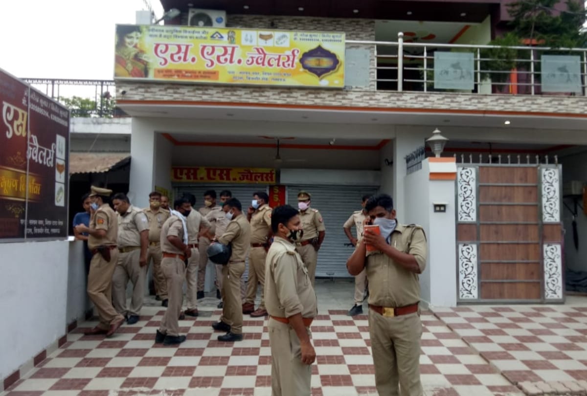 Firing on a jweller in Sarojini nagar in Lucknow.