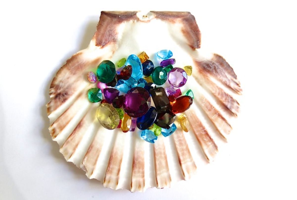 Benefits of wearing gemstones and Know about the five gems that increase wealth