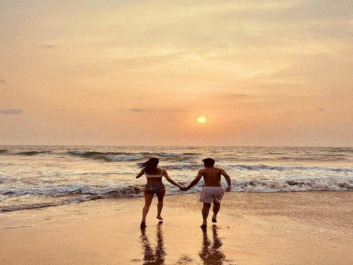 janhvi kapoor in bold look with someone special in hindi