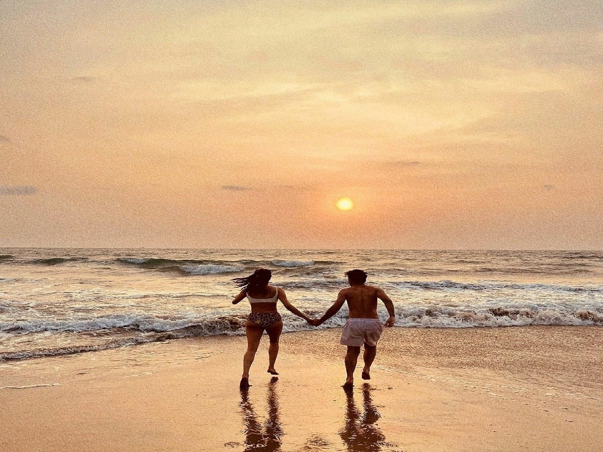 janhvi kapoor in bold look with someone special in hindi