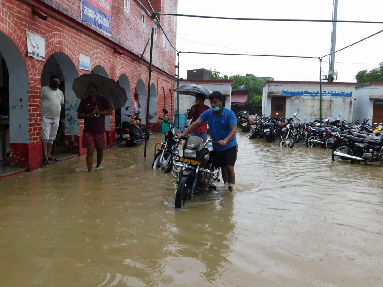 Waterlogging from city to village