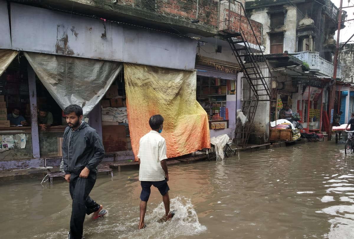 Gorakhpur monsoon water logging after heavy rain 122 mm of rain in 24 hours