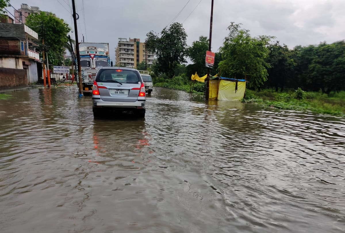 Gorakhpur monsoon water logging after heavy rain 122 mm of rain in 24 hours