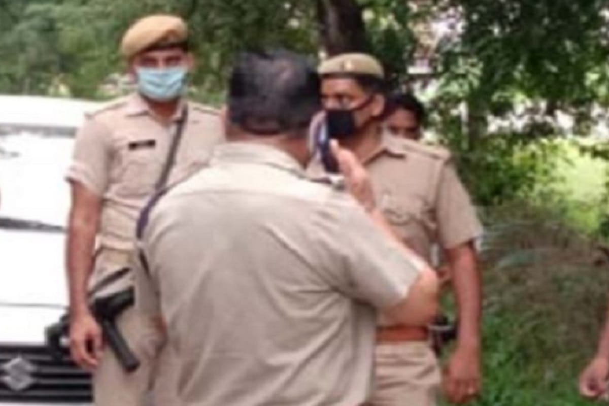 A laborer died after being buried under the rubble in Khekra of Baghpat