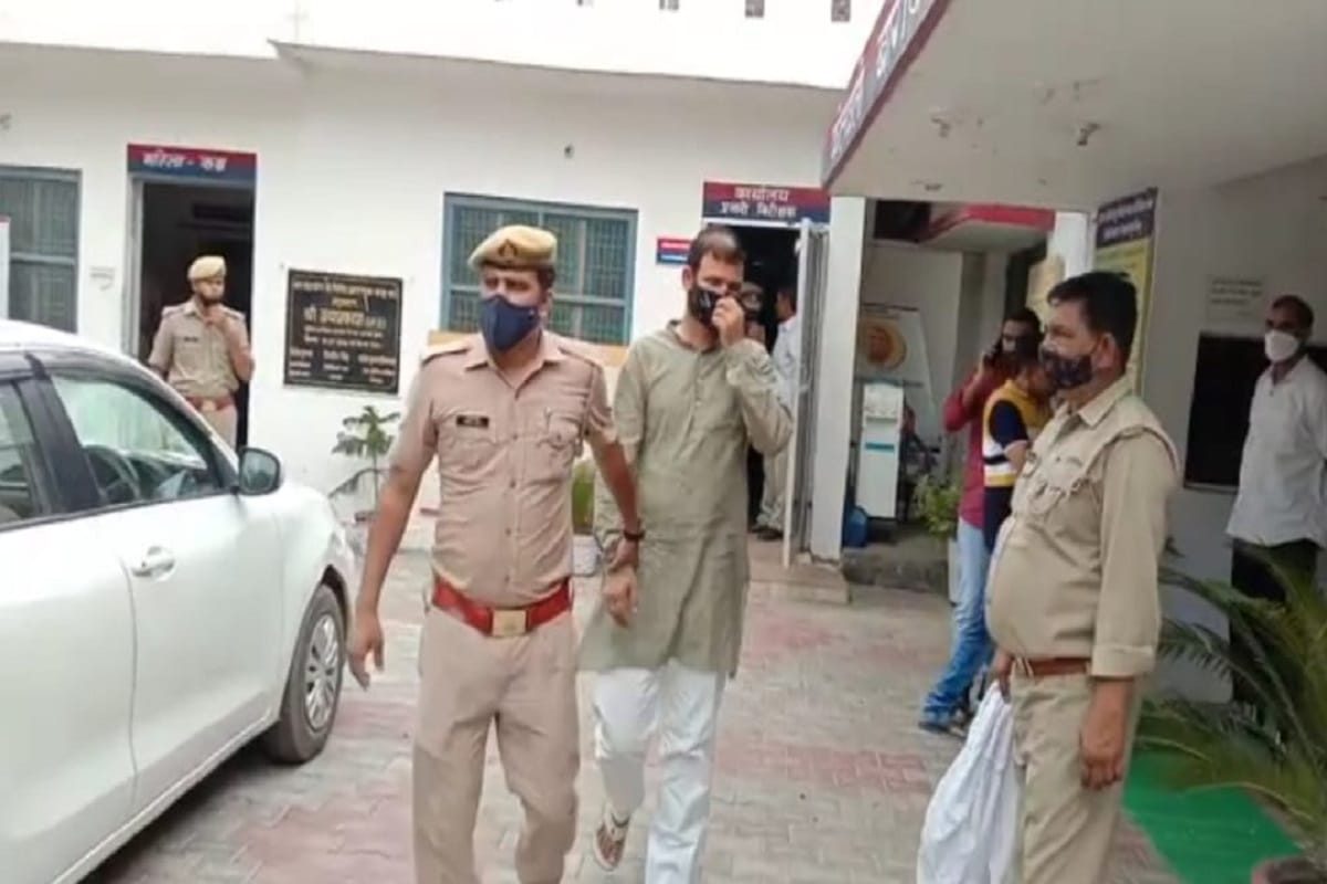 UP Crime News: History sheeter Krishnaveer have surrendered at SP office in Baghpat