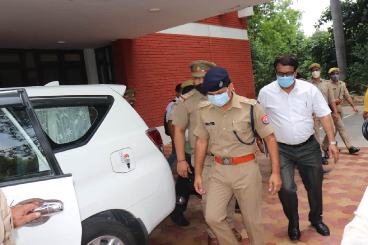 Meerut News: SSP Prabhakar Choudhary reached Circuit House and see photos