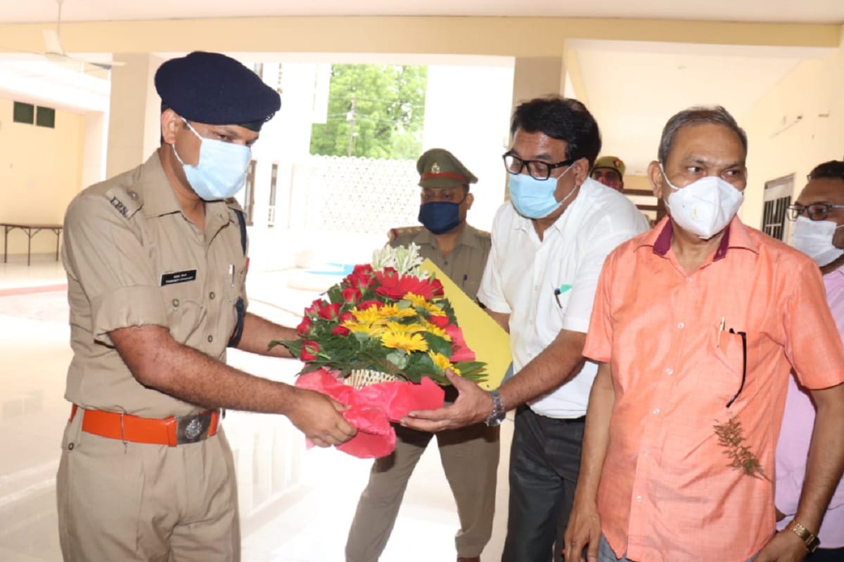 Meerut News: SSP Prabhakar Choudhary reached Circuit House and see photos