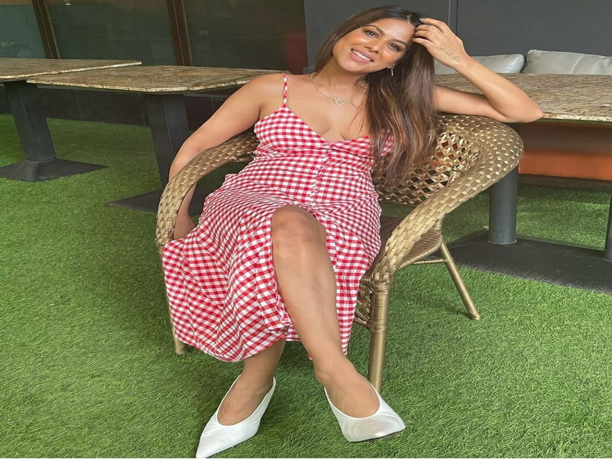 nia sharma bold look in latest backless dress in hindi