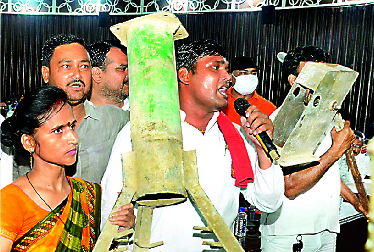 Kanpur: In the meeting of Municipal Corporation, councilors of  opposition surrounded the officers