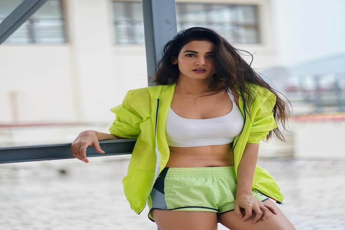 sonal chouhan latest neon love in pictures in hindi