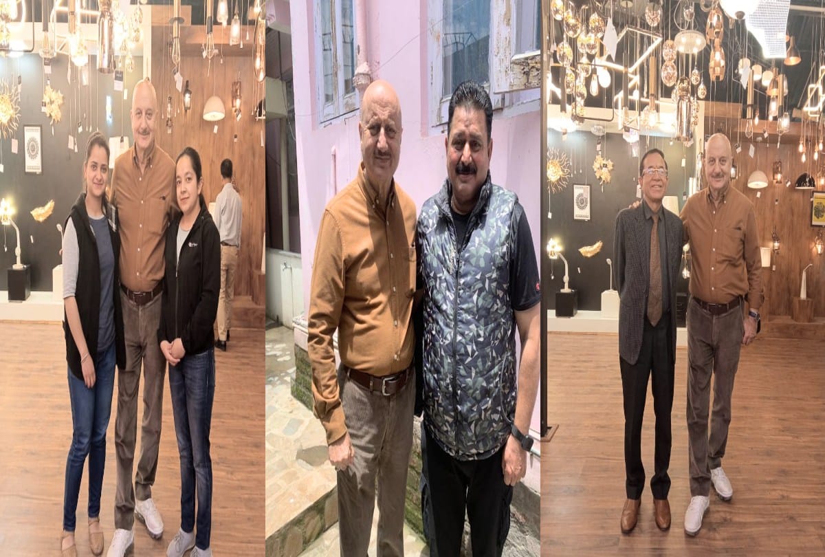 Actor Anupam Kher reached Shimla, posed for pictures with fans