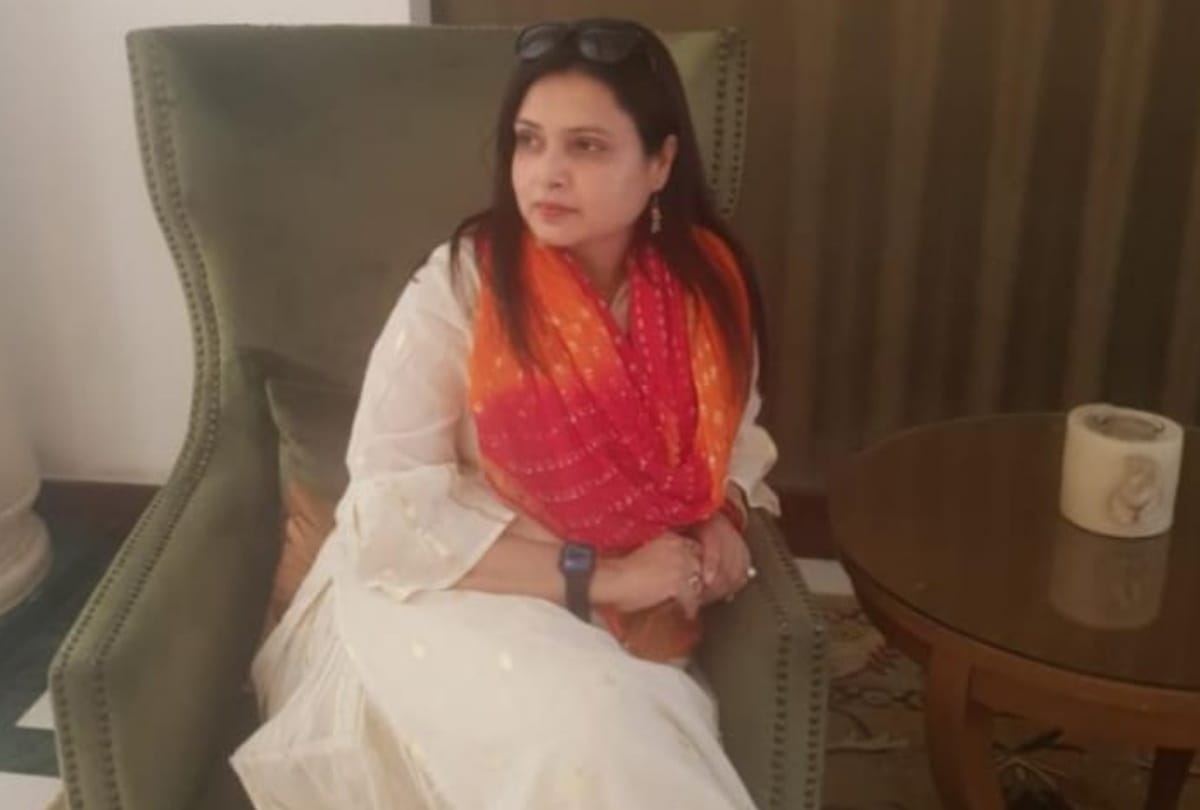 corona creates career crisis in front of youth of Uttar Pradesh.
