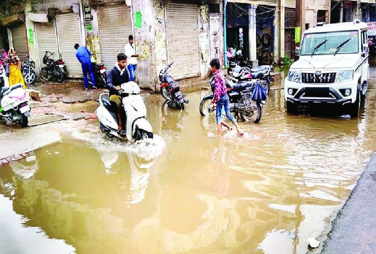 Pre Monsoon Rainfall In Etah Water In House And Shops