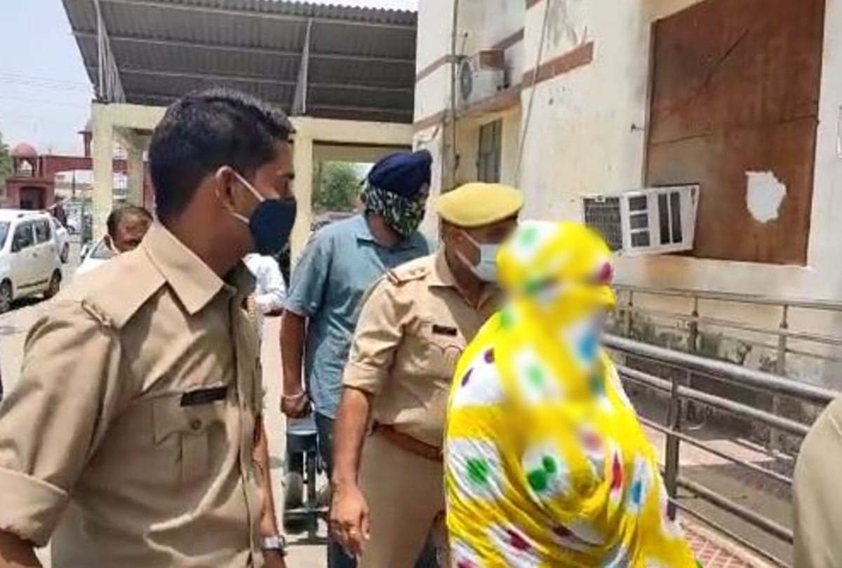 girl attempted self-immolation at agra collectorate
