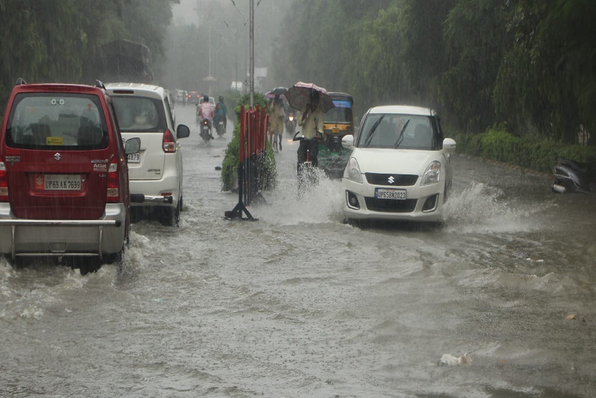 weather forecast imd issued heavy rainfall in Delhi Bihar Uttarakhand madhya pradesh and gujarat