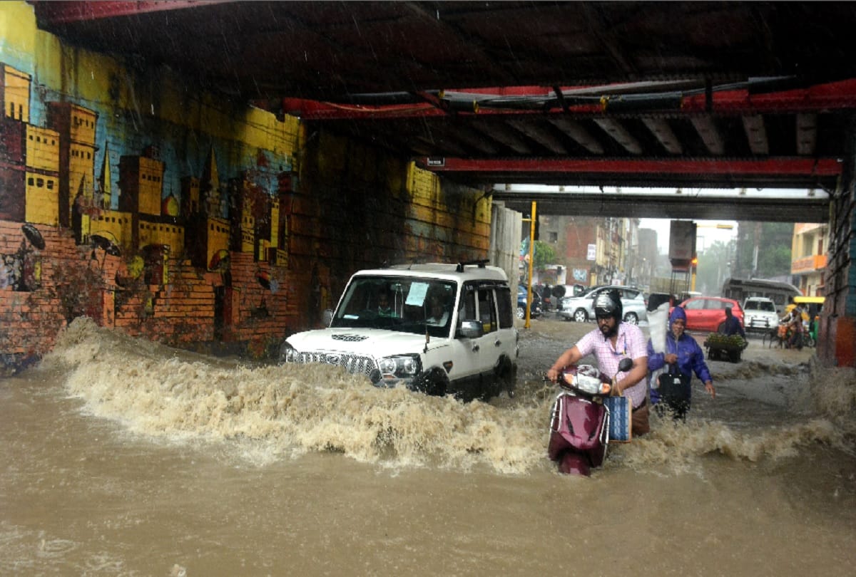 monsoon rain in varanasi 96 millimetre in single day City Were Troubled By The Problem Of Water Logging see photos