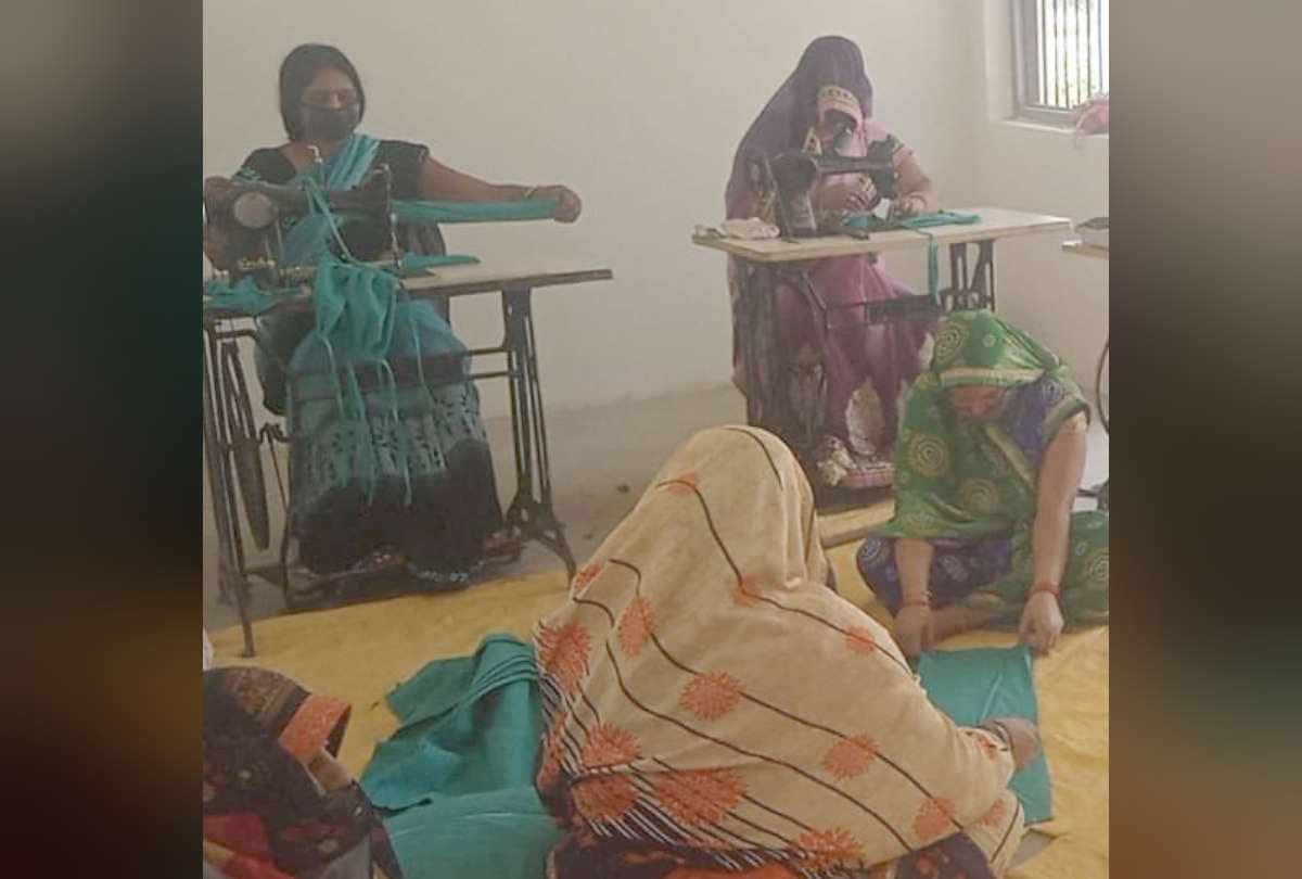 struggle story of Women Self Sufficient By hand made Mask ppe kit From Self Help Groups In Gorakhpur During corona lockdown