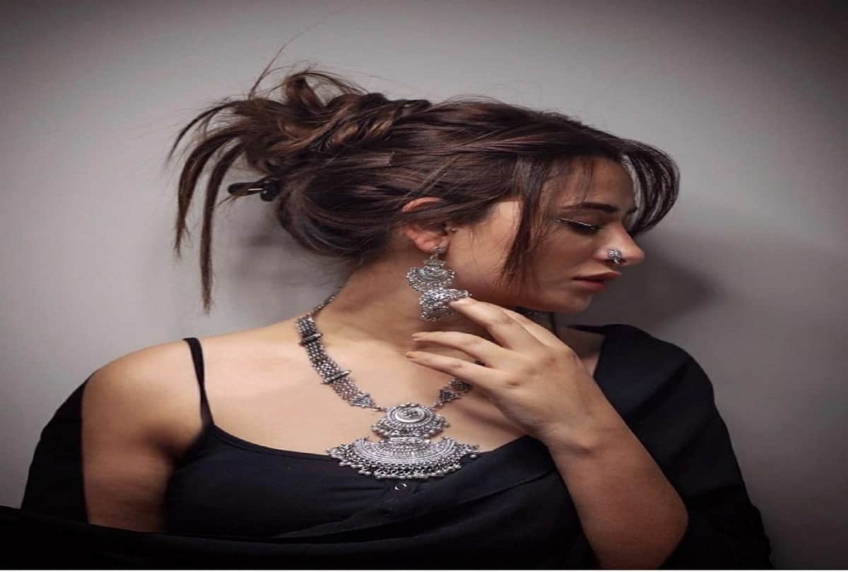 mahira sharma latest beautiful look paras commented on pic