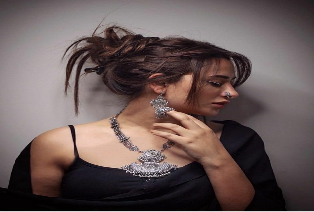 mahira sharma latest beautiful look paras commented on pic