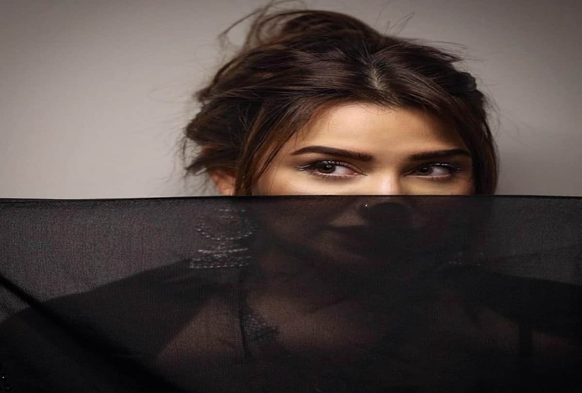 mahira sharma latest beautiful look paras commented on pic