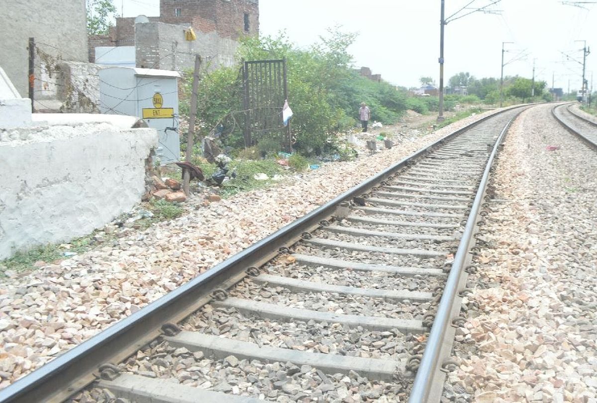 Husband And Wife Commits Suicide At Railway Track Due To