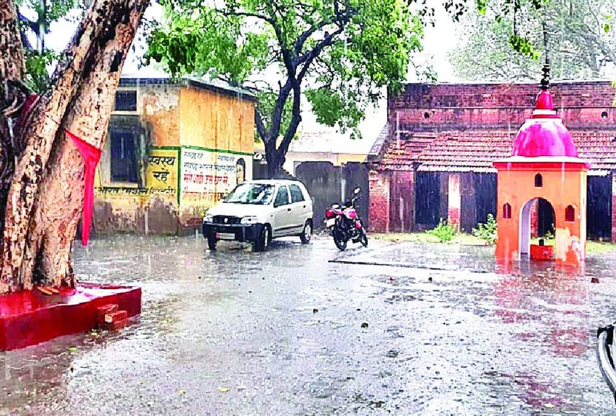 Pre Monsoon Rainfall In Etah Water In House And Shops