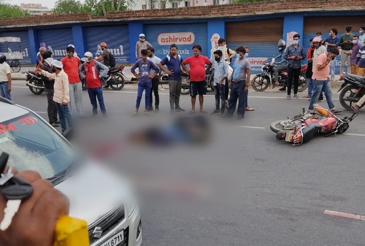 Bike rider and woman died after being hit by a truck on agra delhi highway