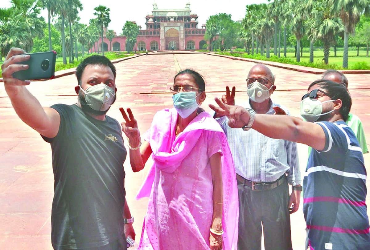 around two thousand tourists visited the Taj Mahal on first day of reopen