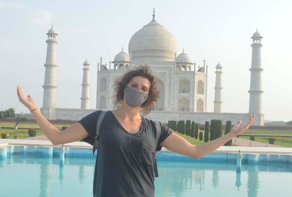 around two thousand tourists visited the Taj Mahal on first day of reopen