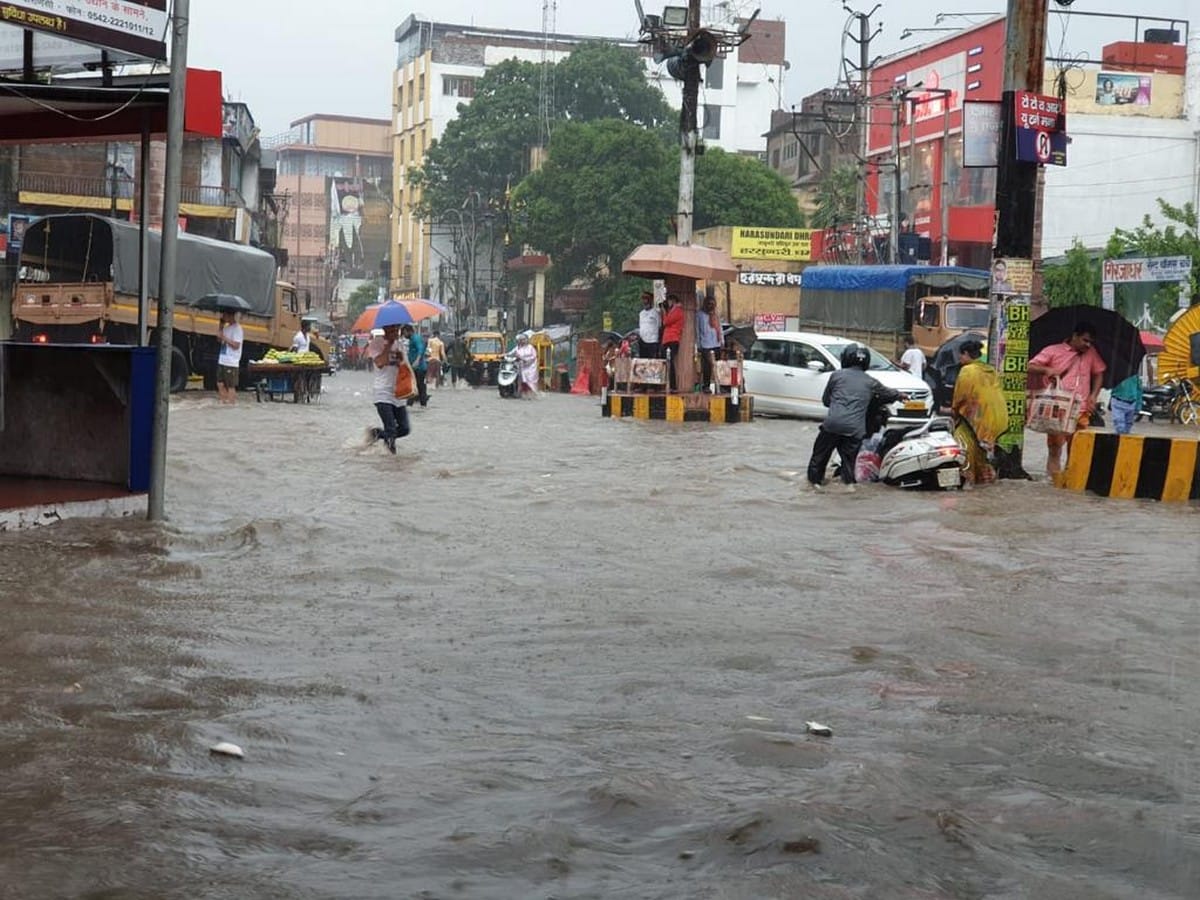 Heavy rain in varanasi relief from humidity but pople troubled by waterlogging