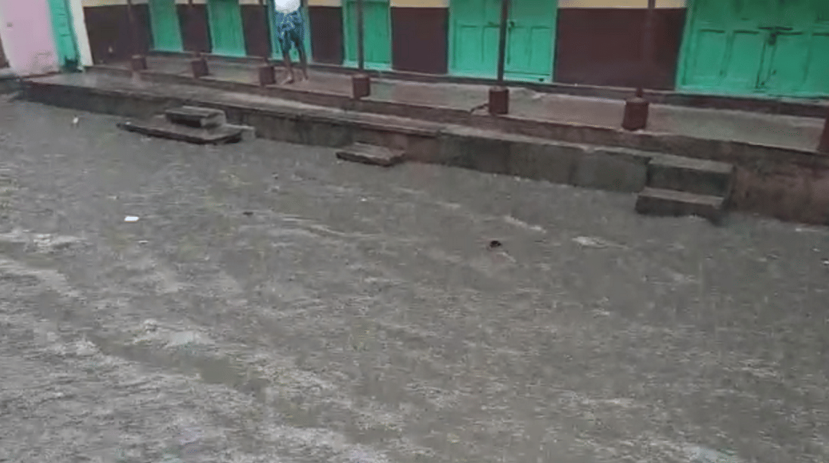 Heavy rain in varanasi relief from humidity but pople troubled by waterlogging