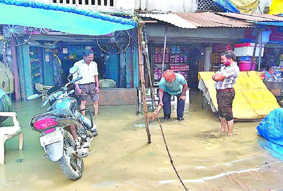 Pre Monsoon Rainfall In Etah Water In House And Shops