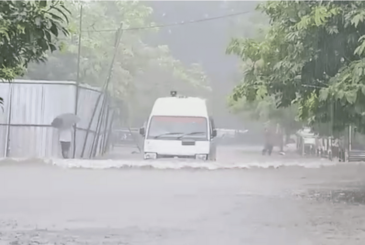 Waterlogging in sir sundar lal hospital of BHU due to heav rain in varanasi