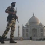 ताजमहल: सुरक्षा में तैनात सीआईएसएफ जवान
